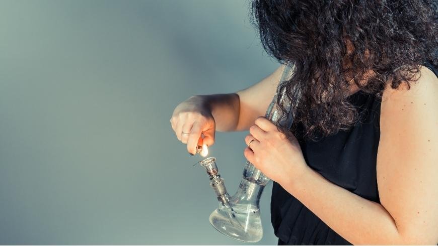 What Are the Benefits of Using a Bong?